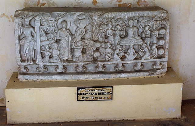 Datei:Model of Deepankar Buddha at ASI Museum, Amaravathi.jpg