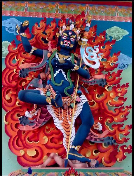 Datei:Troma Nagmo Statue.jpg