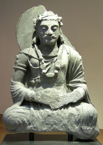 Datei:Gandhara bodhisattva assiso.jpg