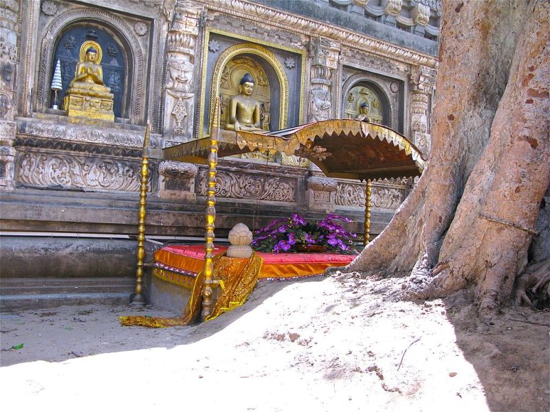 Datei:Bodhgaya Vajrashila.jpg