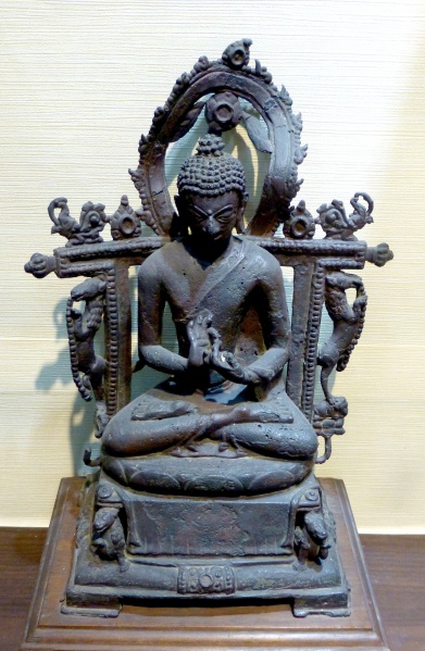 Datei:Buddha Teaching Nalanda (9218609395).jpg
