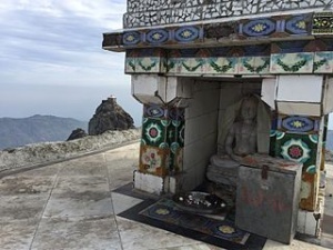 Gorakshanath temple Girnar.jpg