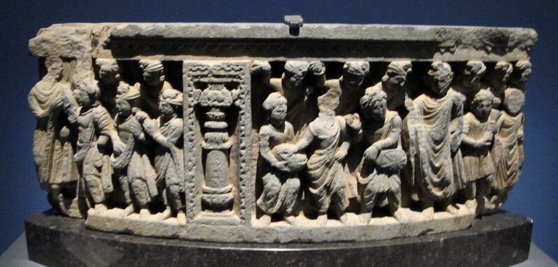 Datei:Gandhara periodo kushan bodhisattva maitreya I-IV sec 01.jpg