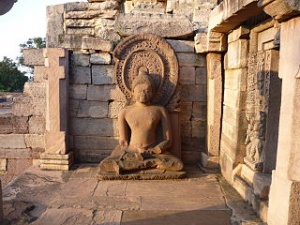 Buddha statue (Gupta temple).jpg